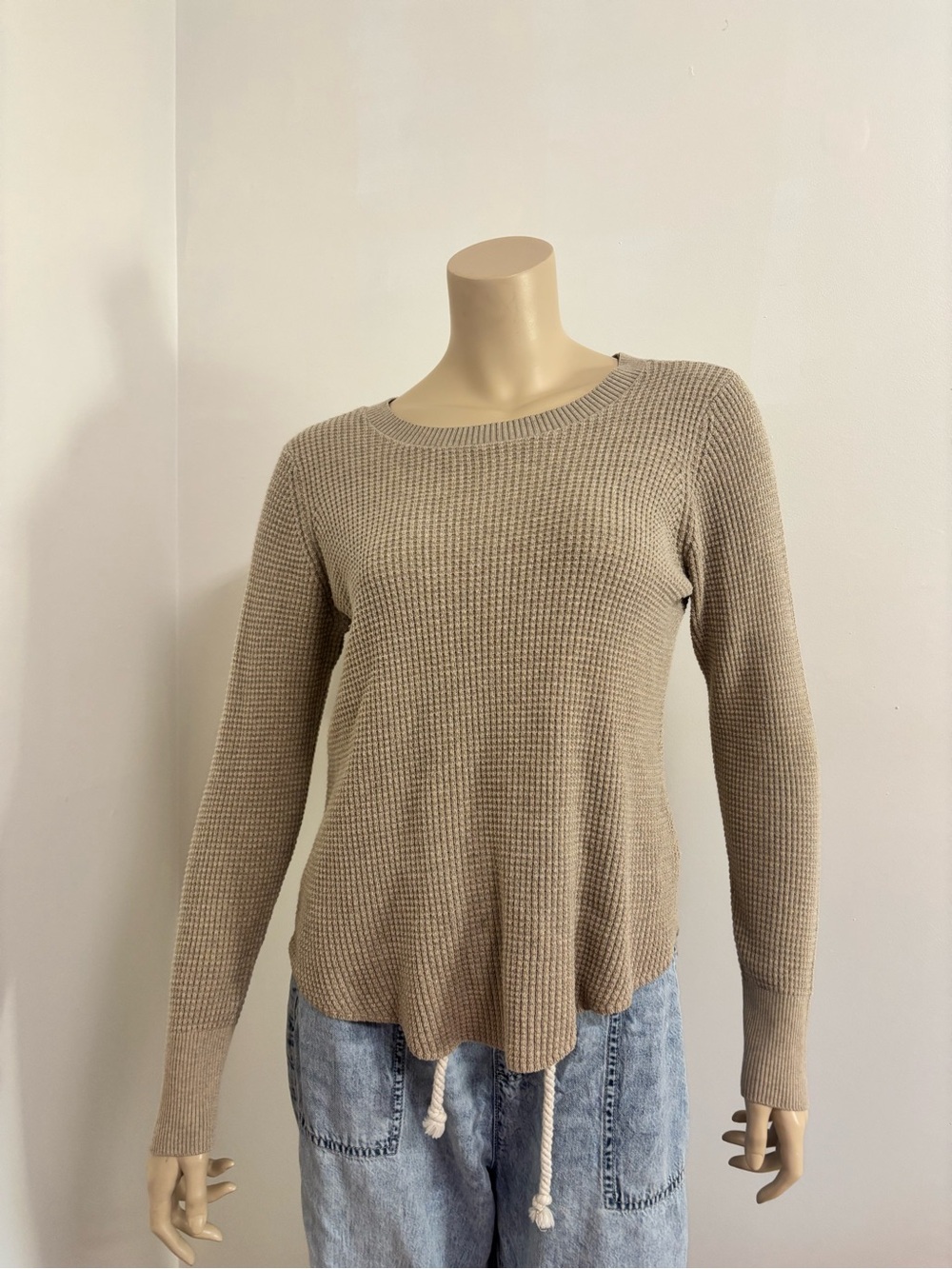 Bootlegger Waffle-Knit Long Sleeve Sweater in Taupe Size Medium